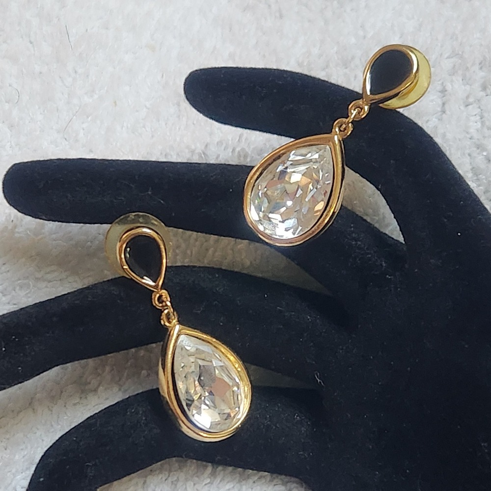 Trifari‎ Vintage Gold Tone Crystal Teardrop Dangle Earrings Black Enamel
